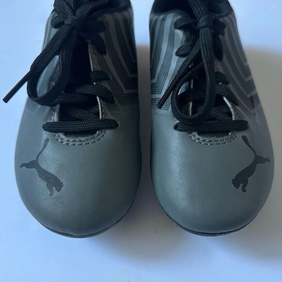 Puma Kids Size 10 Soccer Cleats - Picture 4 of 8